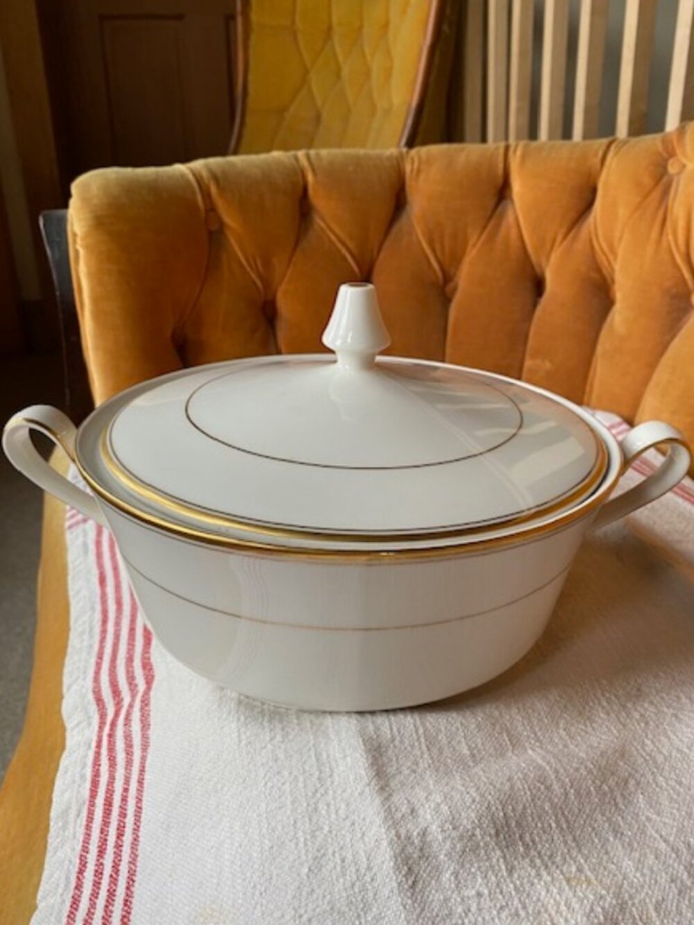 Noritake Ivory China Linton Covered Serving Bowl Japan Delicate Gold Trim 7552